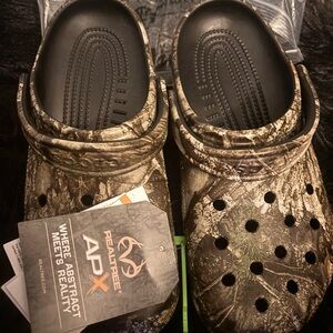 CROCS Camo unisex men’s 7 women’s 9